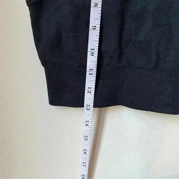 Cropped Workout Tank Top, Size M, Stretchy & Supportive black workout top yoga - Picture 8 of 9